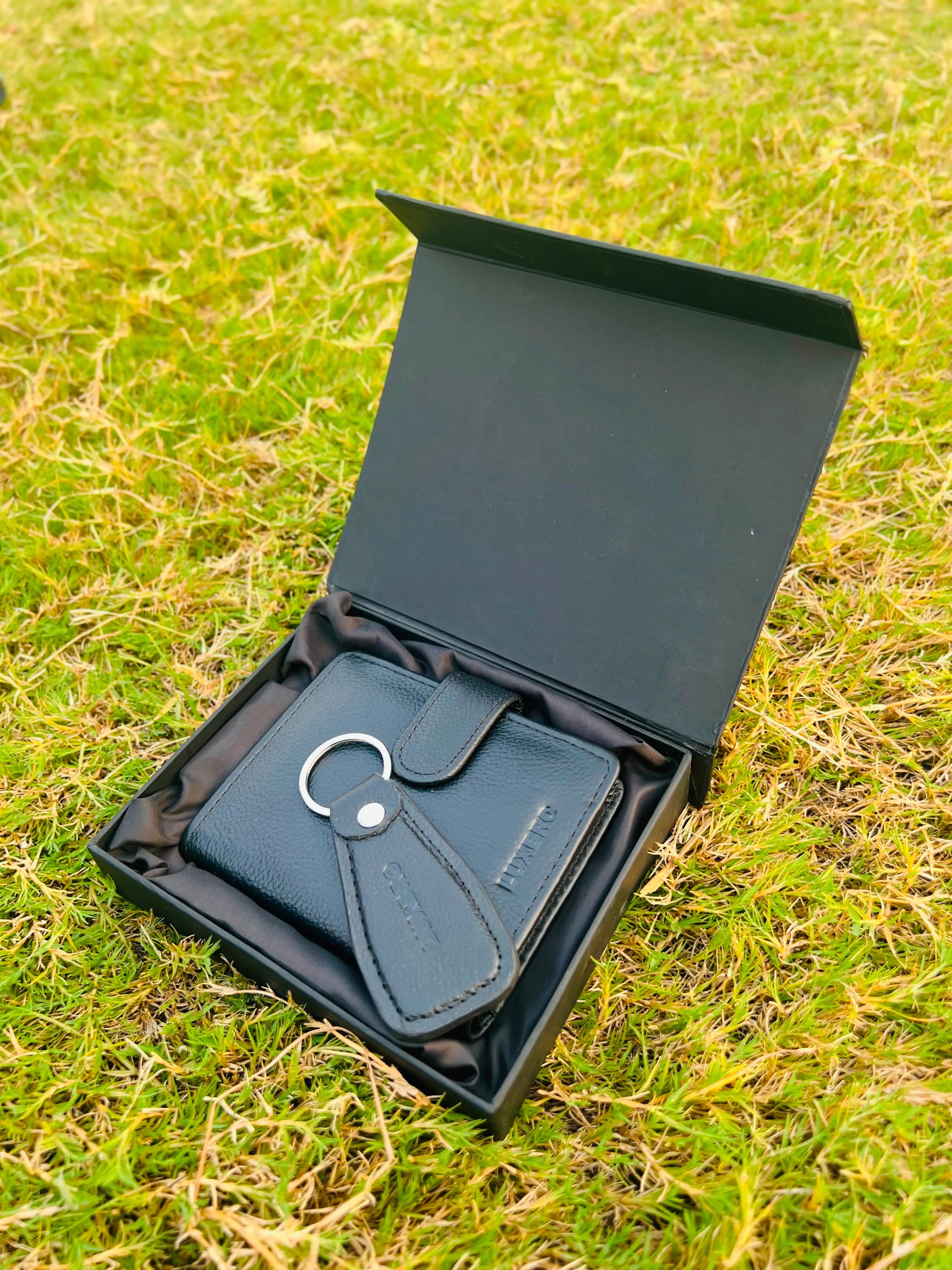 Luxury Bifold Loop Wallet for Men
