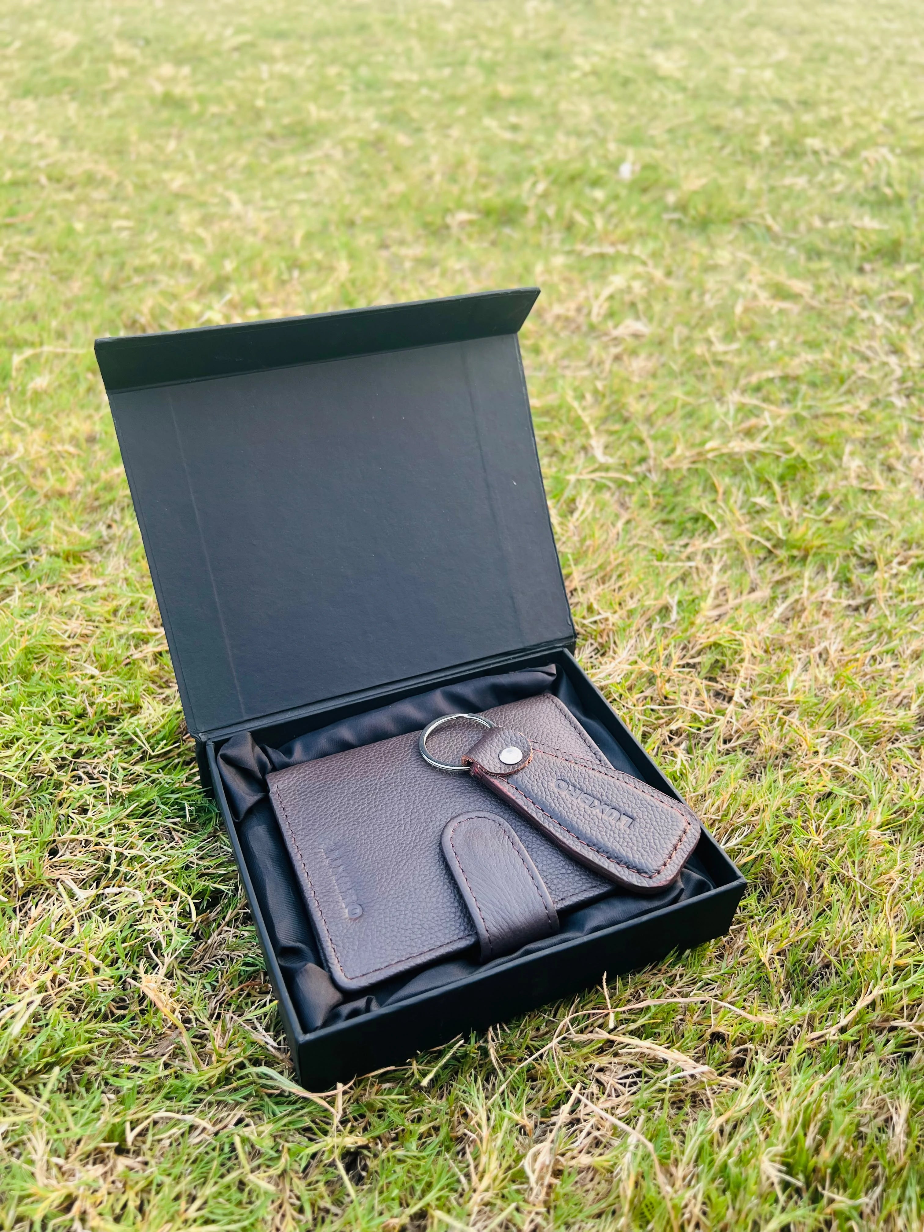 Luxury Bifold Loop Wallet for Men